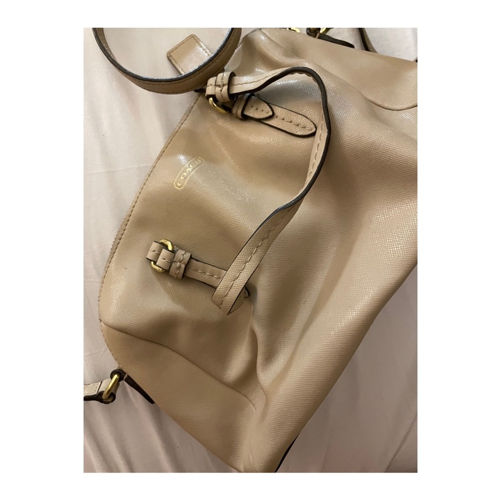 Cream Colored Coach Crossbody 👜
